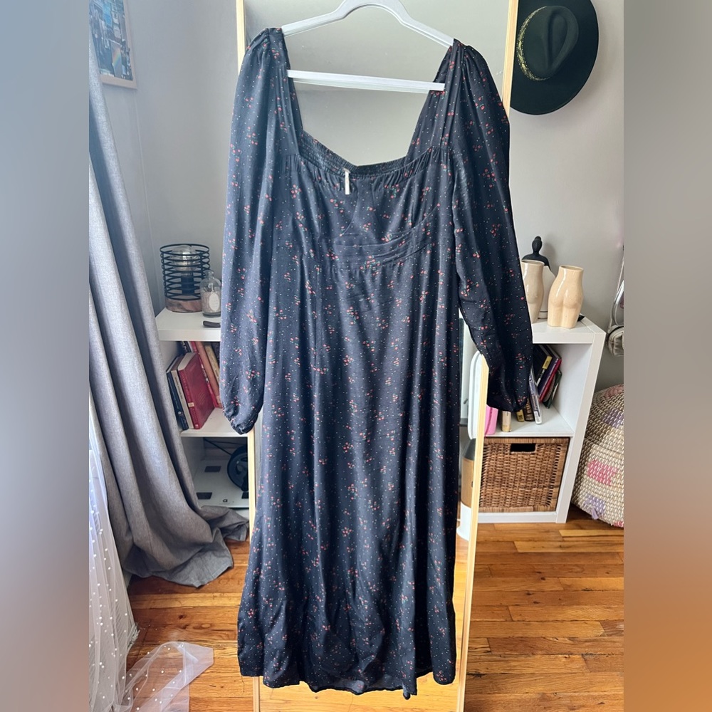 Iris Floral Long Sleeve Midi Dress In black